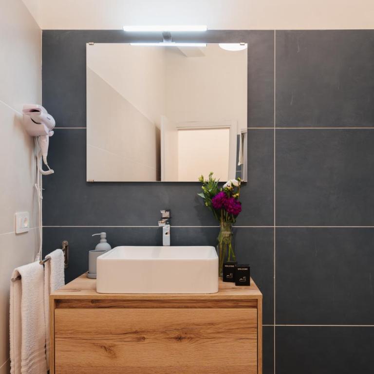 PAX apartment - Camera Matrimoniale con Bagno Privato - 12