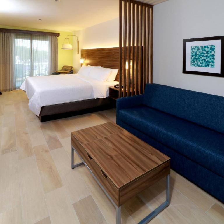 Holiday Inn Express & Suites - Playa del Carmen by IHG - King Suite with Balcony - 1