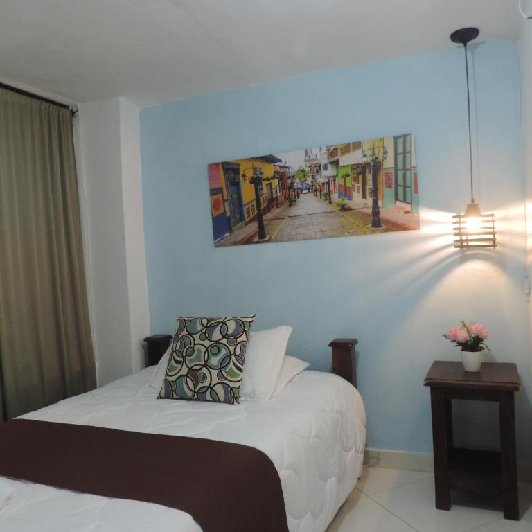 Hotel San Juan Guatape - Habitación Doble con baño privado - 1 o 2 camas - 3