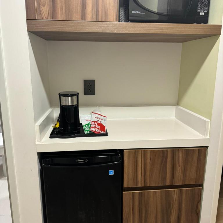 Holiday Inn Express & Suites - Playa del Carmen by IHG - Standard King Room - 2