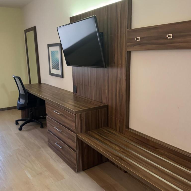 Holiday Inn Express & Suites - Playa del Carmen by IHG - Standard King Room - 1
