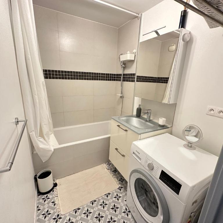 Cosy Duplex avec Parking à Paris 19 by immo kit bnb - Appartement 2 Chambres - 43