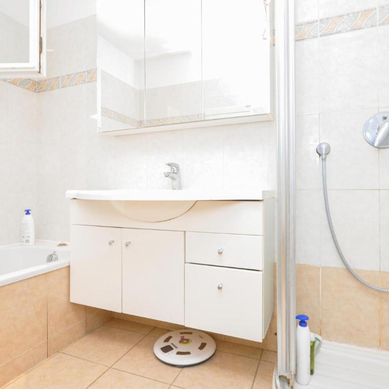 Awesome Home In La Roquette-Sur-Siagne - Maison de Vacances 4 Chambres - 11