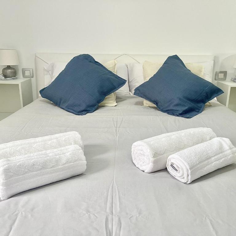 Bright Place Bungalow - Two-Bedroom Apartment - 32