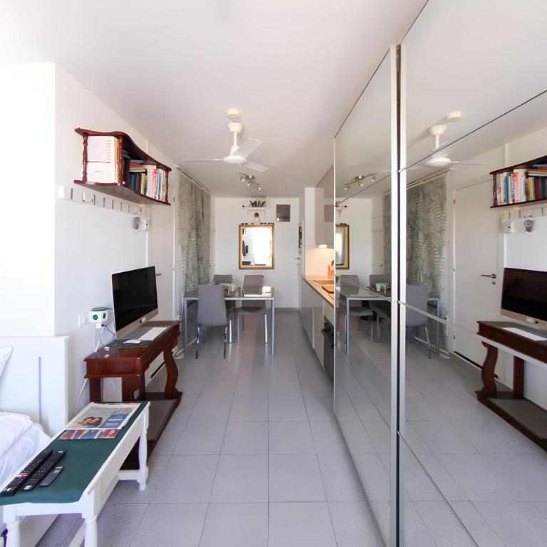Studio Home for Beach Holiday - Estudio con balcón - 8