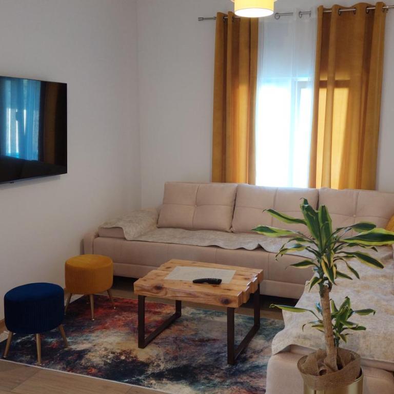 House with Pool - Ratisevina - Three-Bedroom House - 25