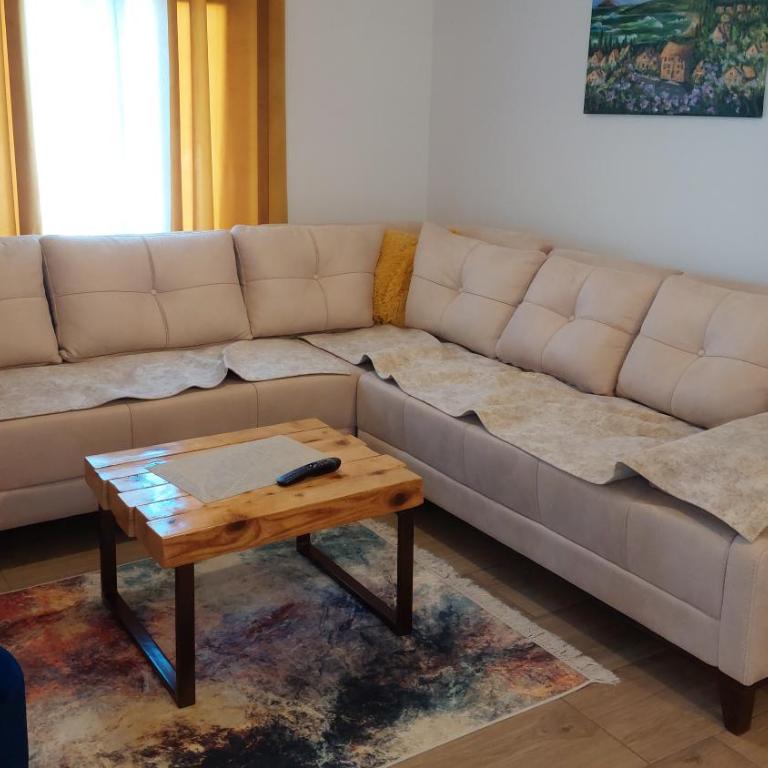 House with Pool - Ratisevina - Three-Bedroom House - 27