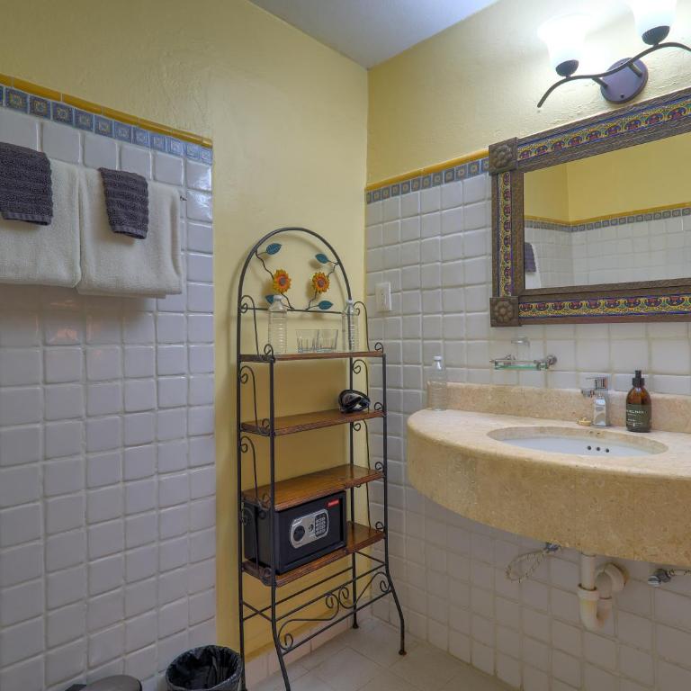 Casa Del Maya Bed & Breakfast - Queen Room - 6