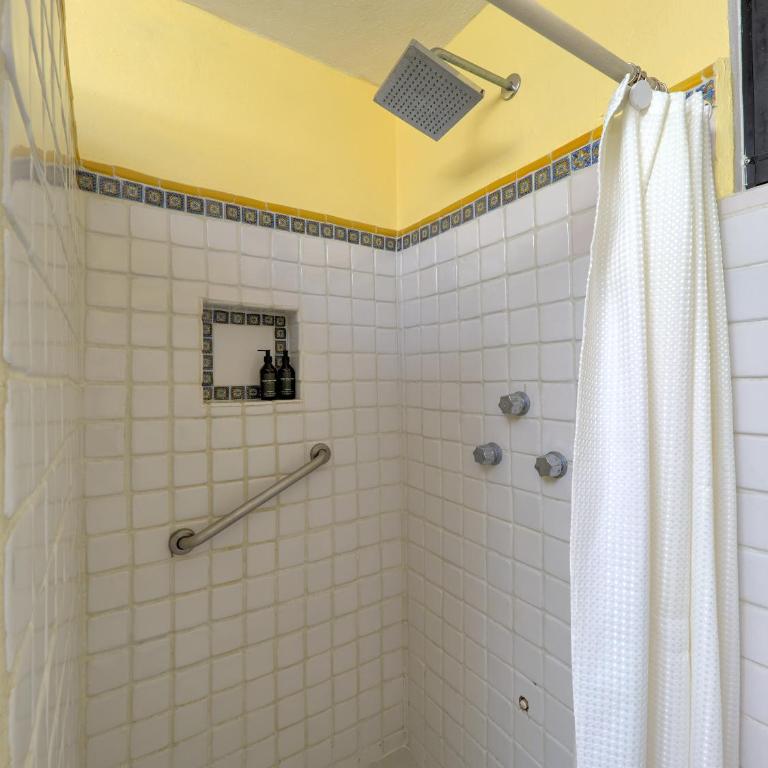 Casa Del Maya Bed & Breakfast - Queen Room - 5