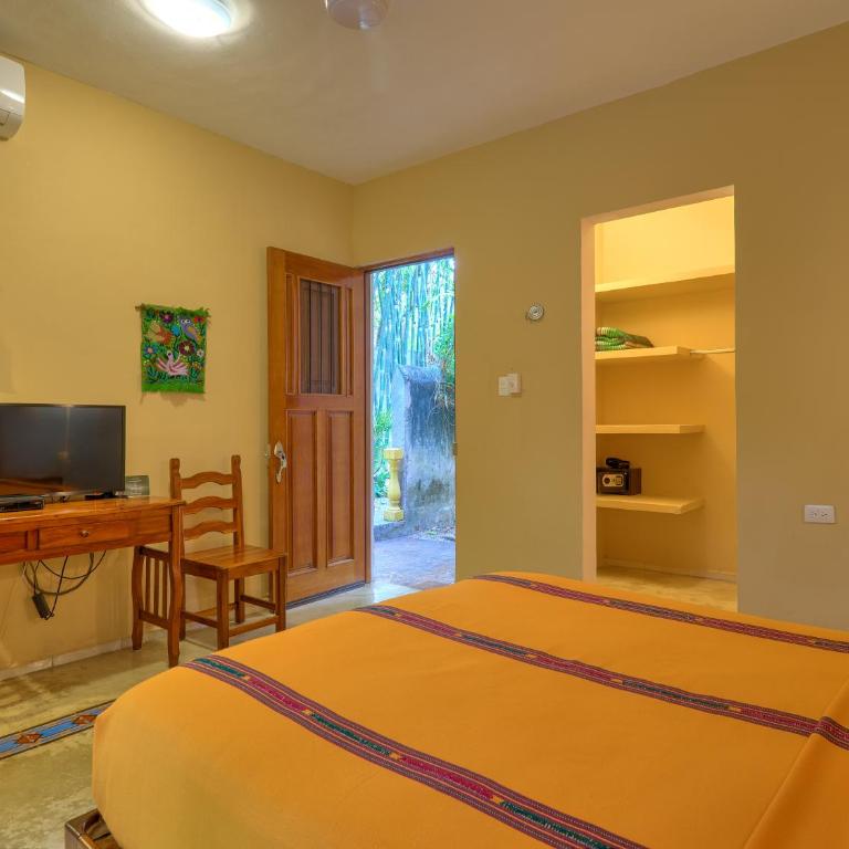 Casa Del Maya Bed & Breakfast - Deluxe Queen Room with Terrace - 1
