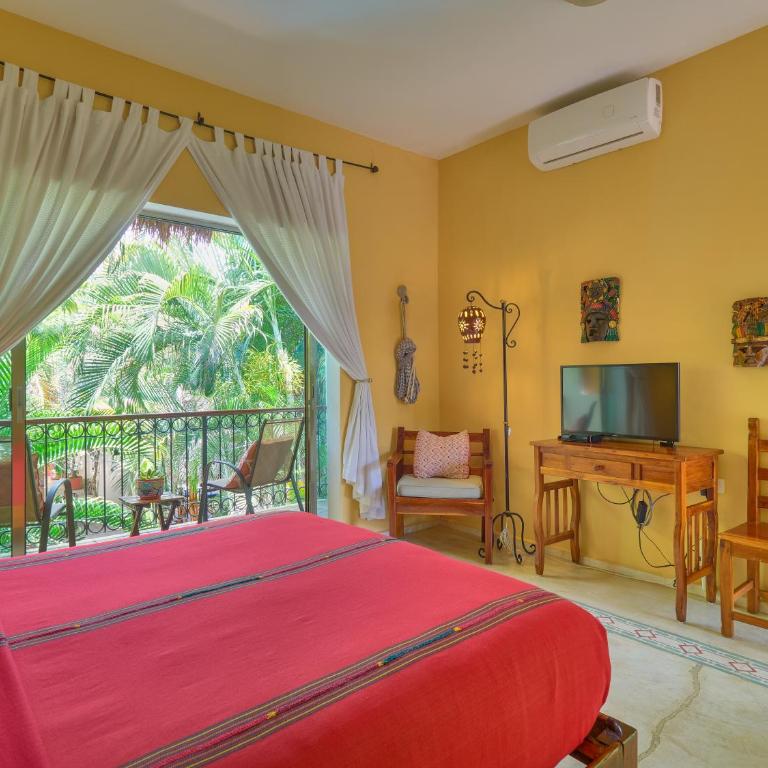 Casa Del Maya Bed & Breakfast - Queen Room with Balcony - 1