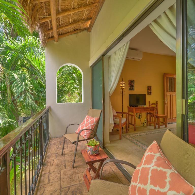 Casa Del Maya Bed & Breakfast - Queen Room with Balcony - 9