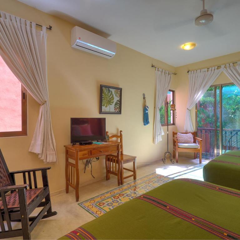 Casa Del Maya Bed & Breakfast - Queen Room with Two Queen Beds - 6