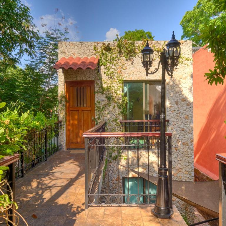 Casa Del Maya Bed & Breakfast - Queen Room with Two Queen Beds - 3
