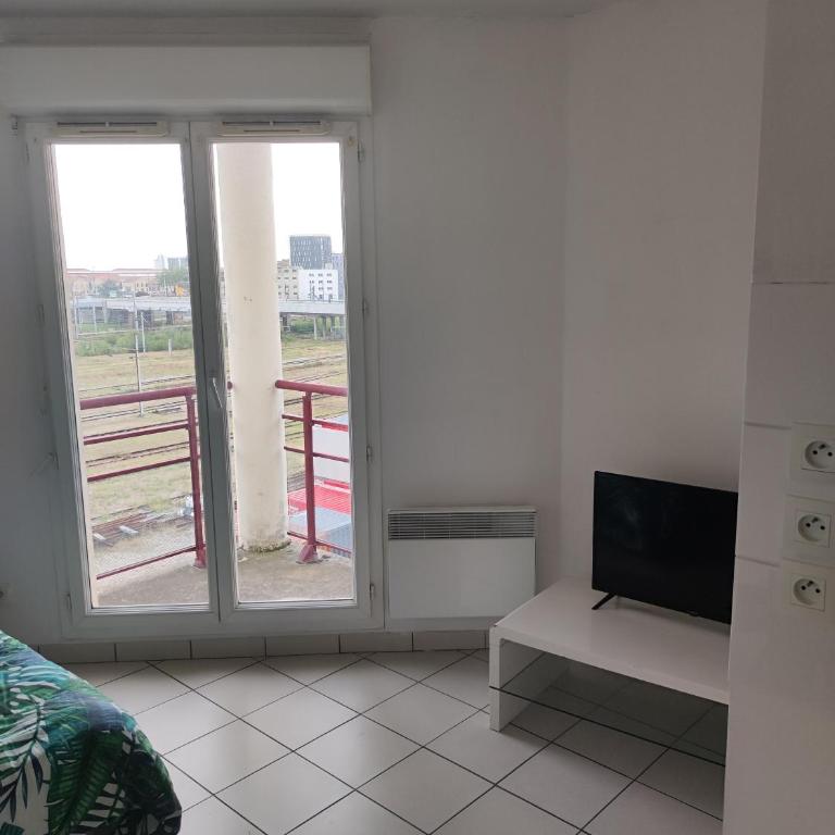 Studio Center - One-Bedroom Apartment - 4