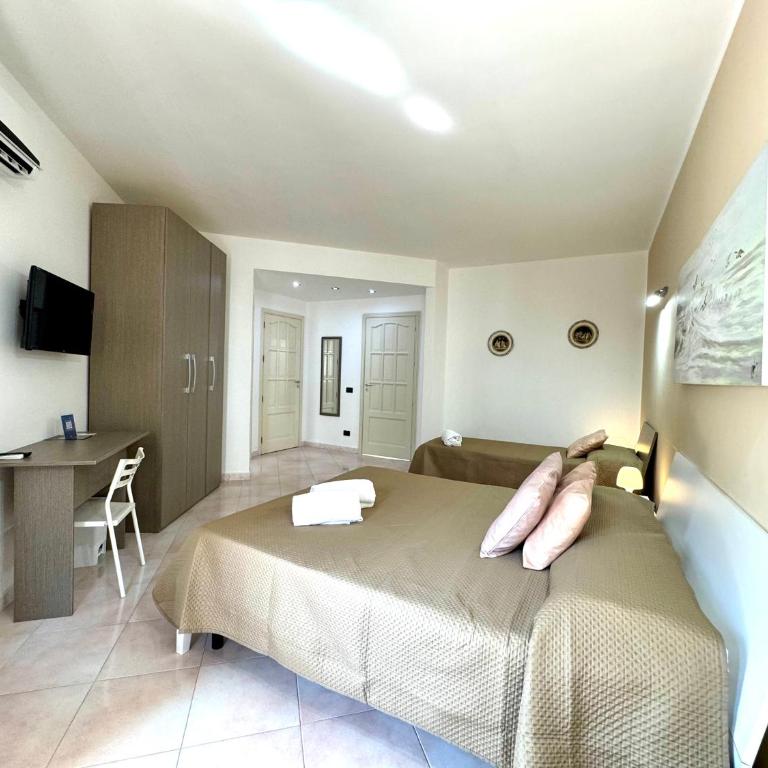 B&B Blue - Camera Tripla con Bagno Privato - 5