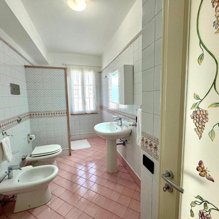 B&B Blue - Camera Tripla con Bagno Privato - 11