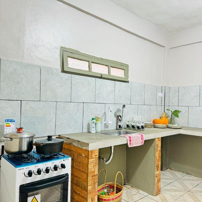 Casa S&G grande con 3 habitaciones, 8 personas, piscina privada, cochera, aire acondicionado, TV, wifi, excelente ubicacion - Casa de 3 dormitorios - 29