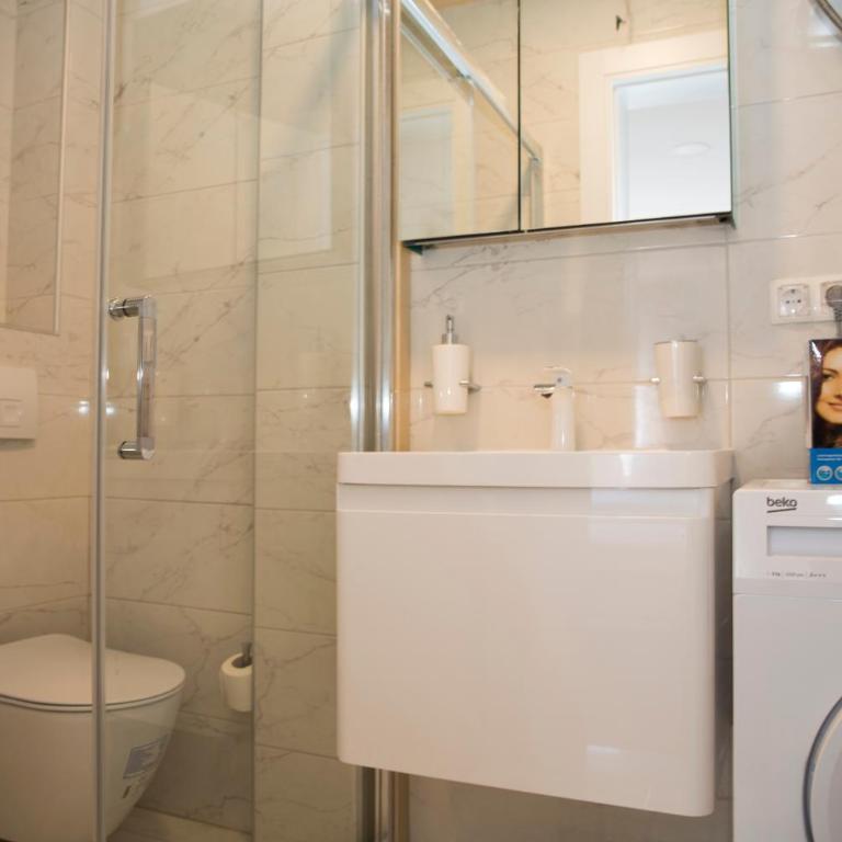 Kovac Riverfront Apartments - Studio with Balcony - 9