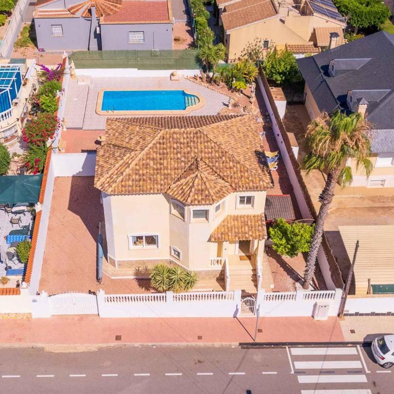 Stunning Central Villa Rosa in Ciudad Quesada Rojales Spacious 4-Bedroom Retreat with Private Pool - Villa - 6