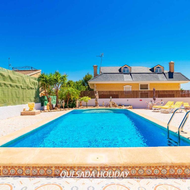 Stunning Central Villa Rosa in Ciudad Quesada Rojales Spacious 4-Bedroom Retreat with Private Pool - Villa - 4