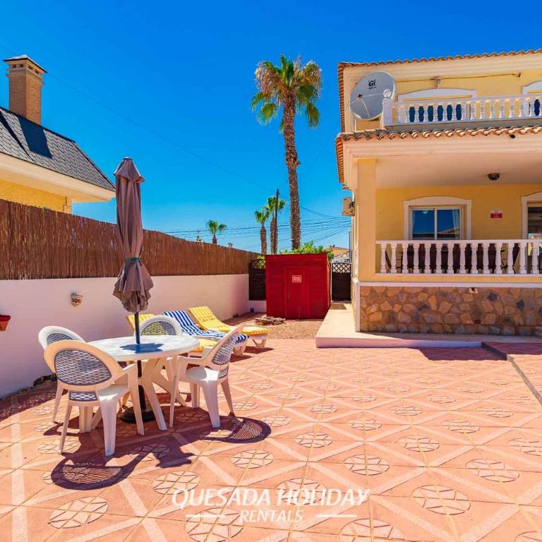 Stunning Central Villa Rosa in Ciudad Quesada Rojales Spacious 4-Bedroom Retreat with Private Pool - Villa - 24