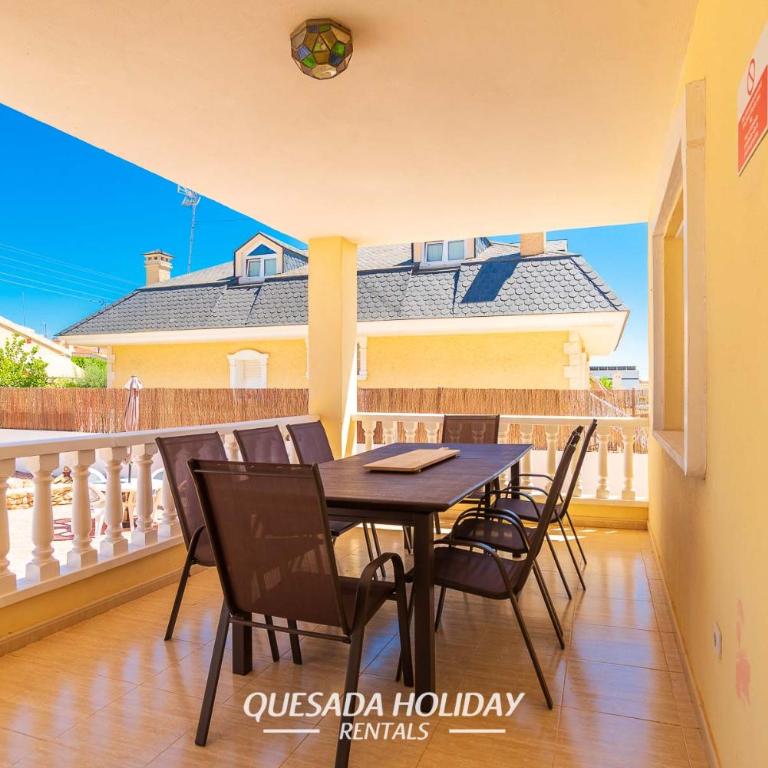 Stunning Central Villa Rosa in Ciudad Quesada Rojales Spacious 4-Bedroom Retreat with Private Pool - Villa - 35