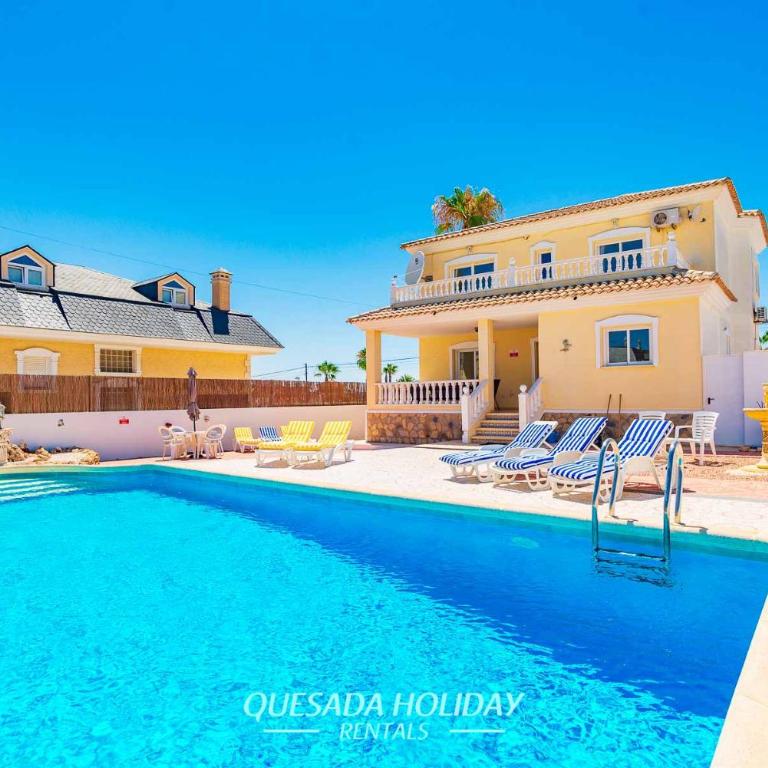 Stunning Central Villa Rosa in Ciudad Quesada Rojales Spacious 4-Bedroom Retreat with Private Pool - Villa - 38