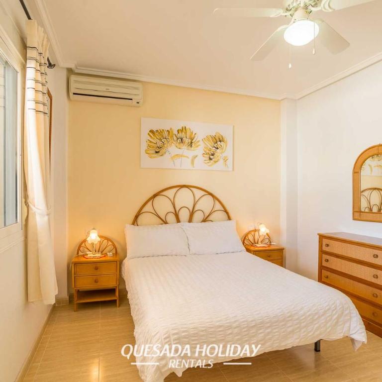 Stunning Central Villa Rosa in Ciudad Quesada Rojales Spacious 4-Bedroom Retreat with Private Pool - Villa - 54
