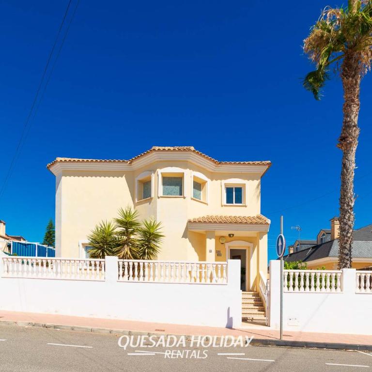 Stunning Central Villa Rosa in Ciudad Quesada Rojales Spacious 4-Bedroom Retreat with Private Pool - Villa - 70