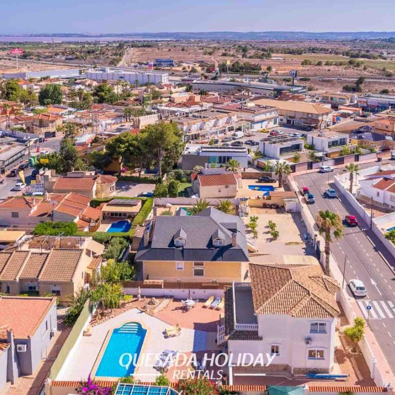 Stunning Central Villa Rosa in Ciudad Quesada Rojales Spacious 4-Bedroom Retreat with Private Pool - Villa - 72