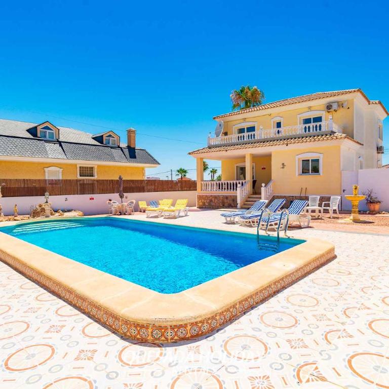 Stunning Central Villa Rosa in Ciudad Quesada Rojales Spacious 4-Bedroom Retreat with Private Pool - Villa - 73