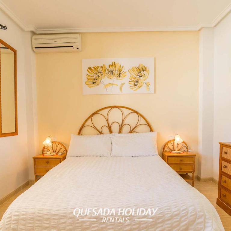 Stunning Central Villa Rosa in Ciudad Quesada Rojales Spacious 4-Bedroom Retreat with Private Pool - Villa - 75
