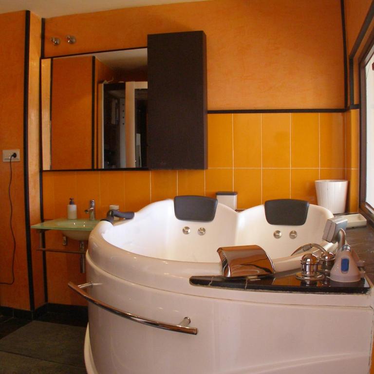 Vistas de Ronda - Suite con bañera de hidromasaje y cama grande - 11