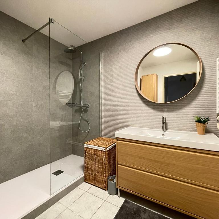 Spacieux 3 pièces avec garage, climatisation, terrasse, proche centre à Sète - FR-1-338-584 - Apartment - 17