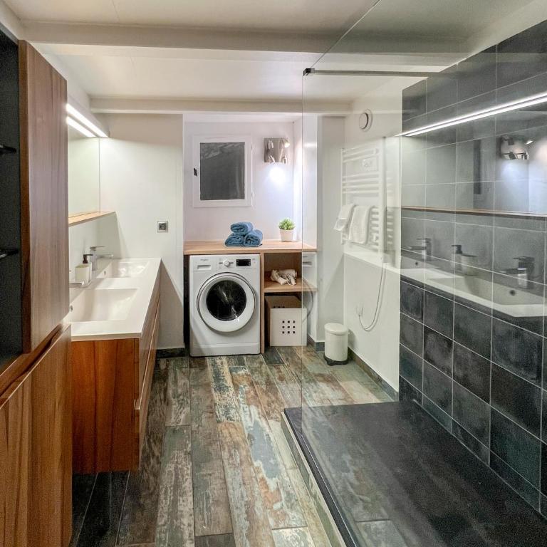 Élégant T3 Central avec Vue sur le Port de Toulon - Two-Bedroom Apartment - 13