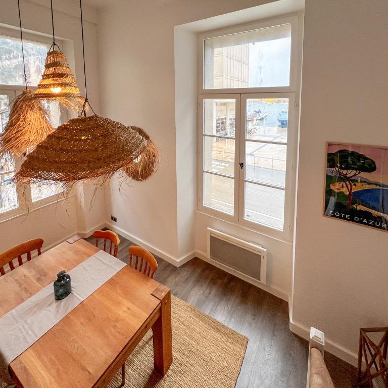 Élégant T3 Central avec Vue sur le Port de Toulon - Two-Bedroom Apartment - 14