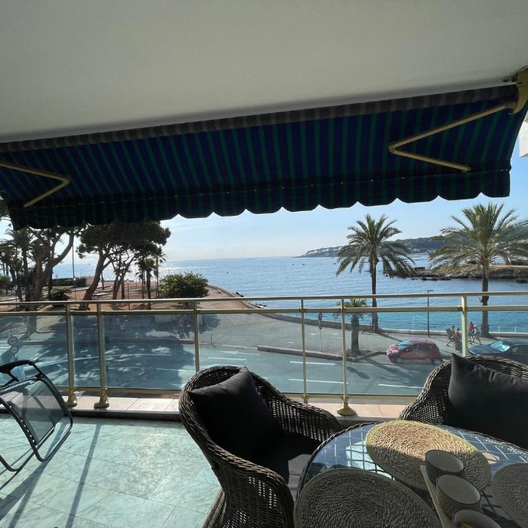 Appartement Antibes terrasse en front de mer - Studio - Vue sur Mer - 4