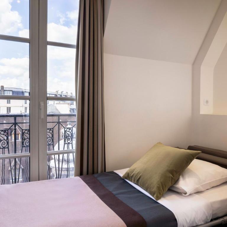 Hôtel Saint Pierre - Chambre Triple - Vue sur Tour Eiffel - 4