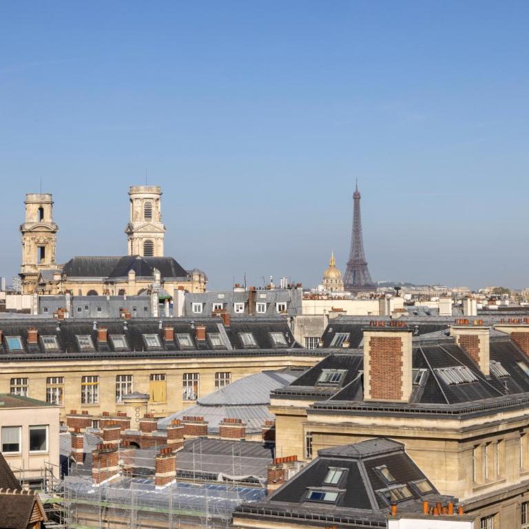 Hôtel Saint Pierre - Chambre Triple - Vue sur Tour Eiffel - 1