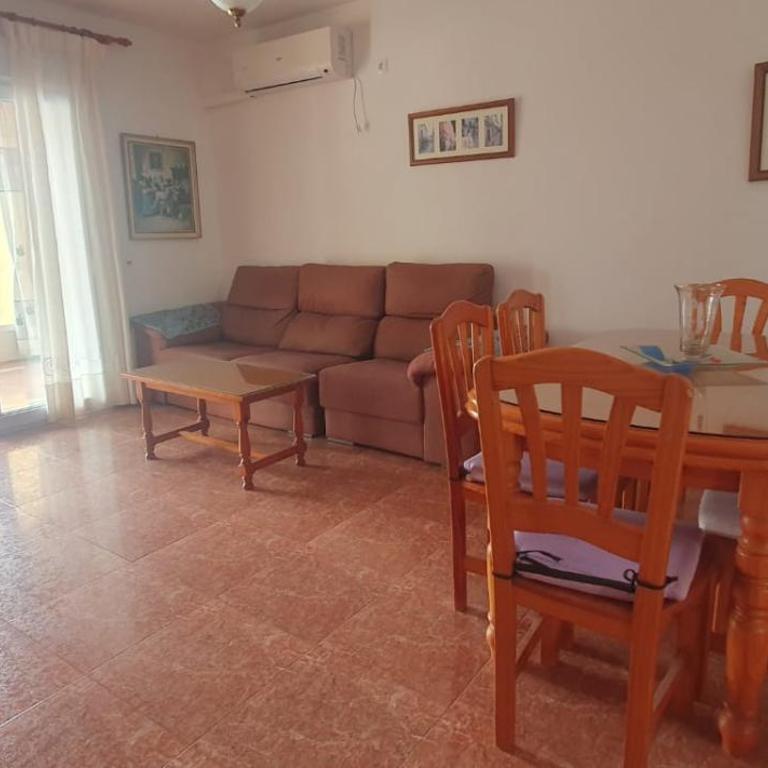confortable villa at only 100 meter from the beach, supermarkets and the restaurants - Villa mit 3 Schlafzimmern - 9