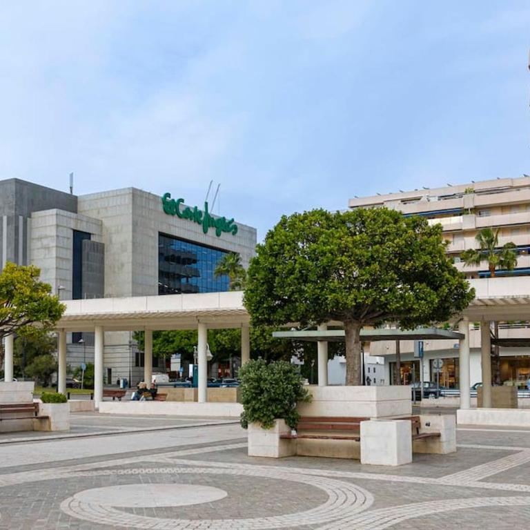 MARBELLA HOME RENTALS - Marina Banus, Puerto Banus, 2BR Renovated, pool & parking - Two-Bedroom Apartment - 19