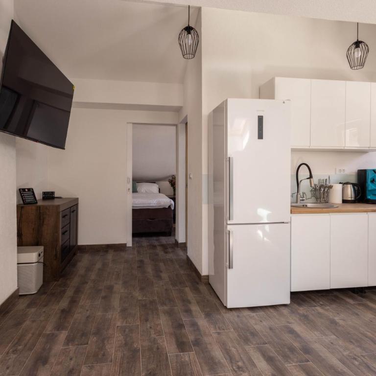 APARTMENTS NENSI - Deluxe One-Bedroom Apartment with City View - 32
