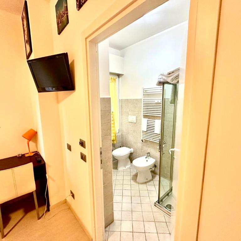Ai Giardini Rooms -vicino Ospedale Borgo Trento e centro storico - Camera Matrimoniale con Bagno Privato - 26