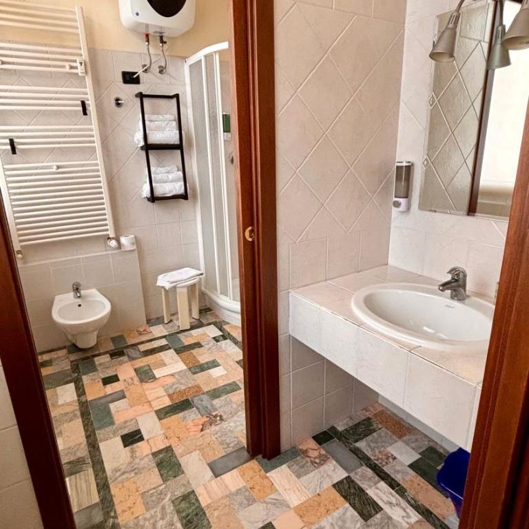 Cuneo Centro Affittacamere - Deluxe Doppel-/Zweibettzimmer - 5