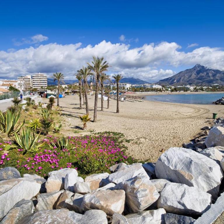 Penthouse with private pool, hot tub jacuzzi with sea views and chill-out zone, close to the sea - Three-Bedroom Apartment - 6