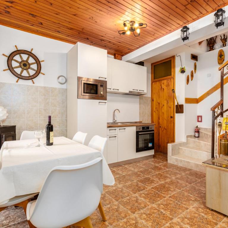 Restored stone house in Herceg Novi-Captain's legacy - Two-Bedroom Apartment - 23