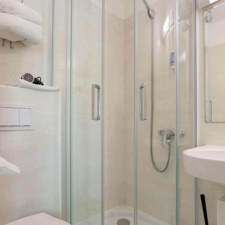 Brit Hotel Reims La Pompelle - Chambre Double - 6