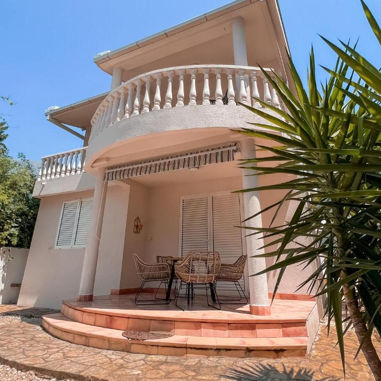 Emiia - Vila - 15