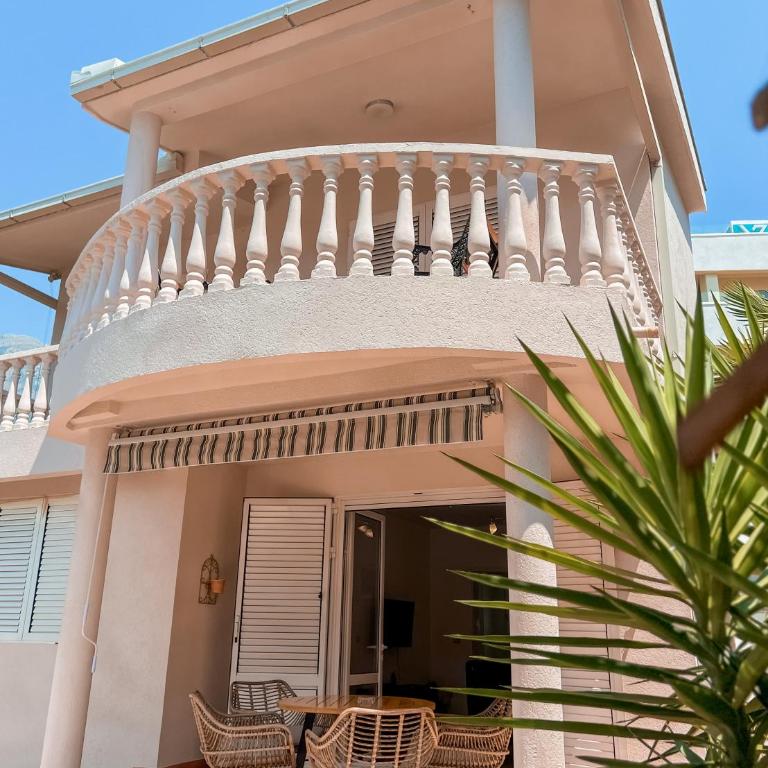 Emiia - Vila - 1